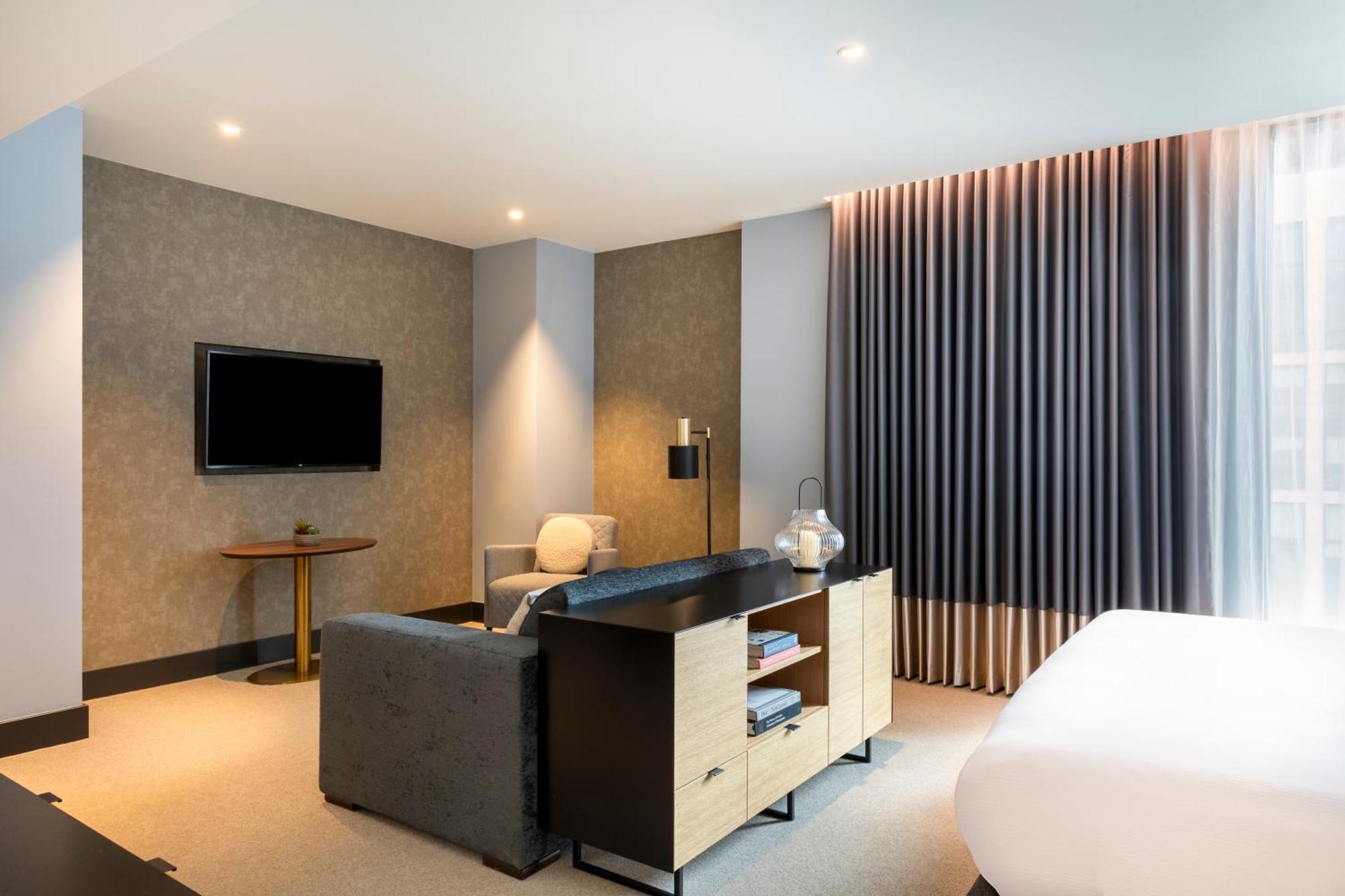 ホテル Hilton ウォーキング エクステリア 写真
