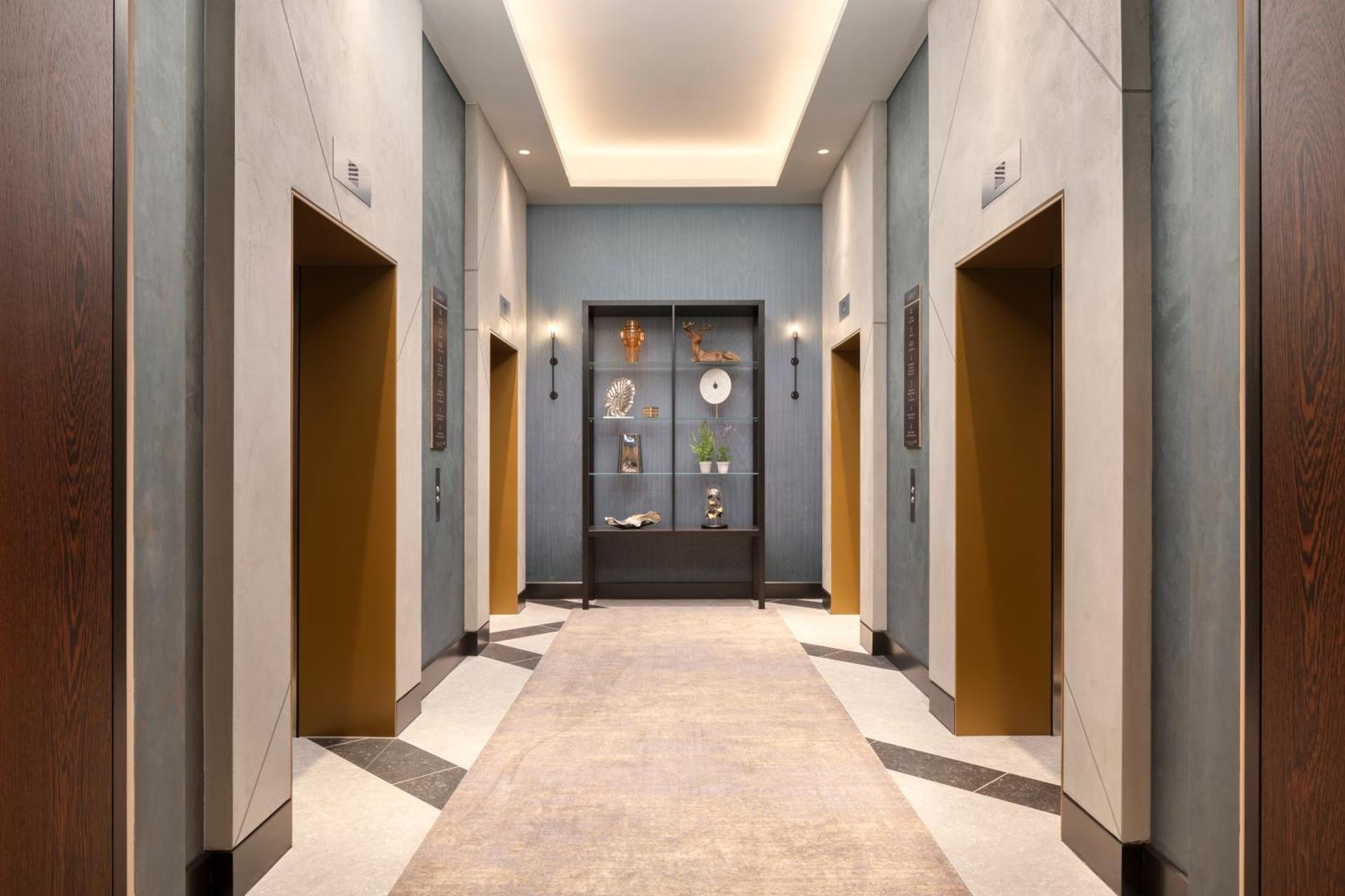 ホテル Hilton ウォーキング エクステリア 写真