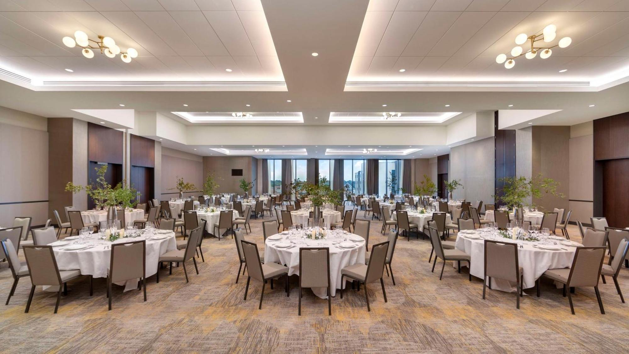 ホテル Hilton ウォーキング エクステリア 写真
