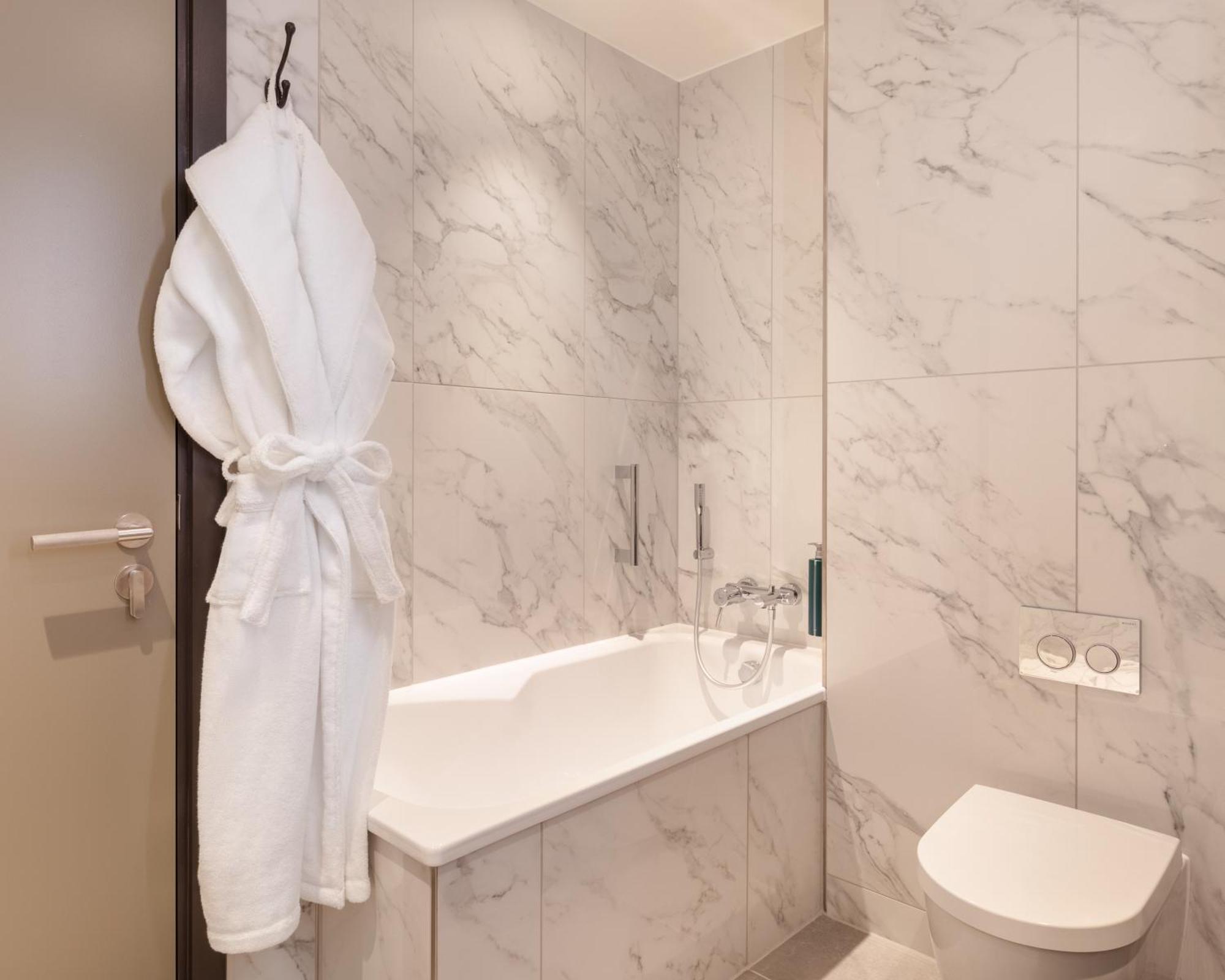 ホテル Hilton ウォーキング エクステリア 写真