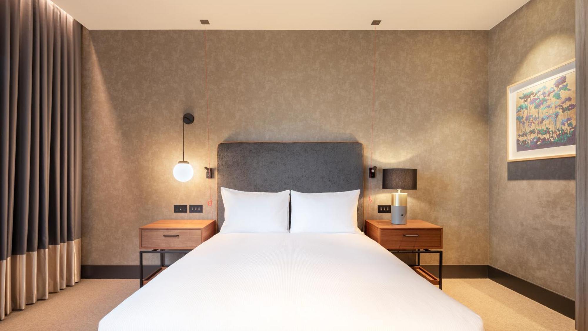 ホテル Hilton ウォーキング エクステリア 写真