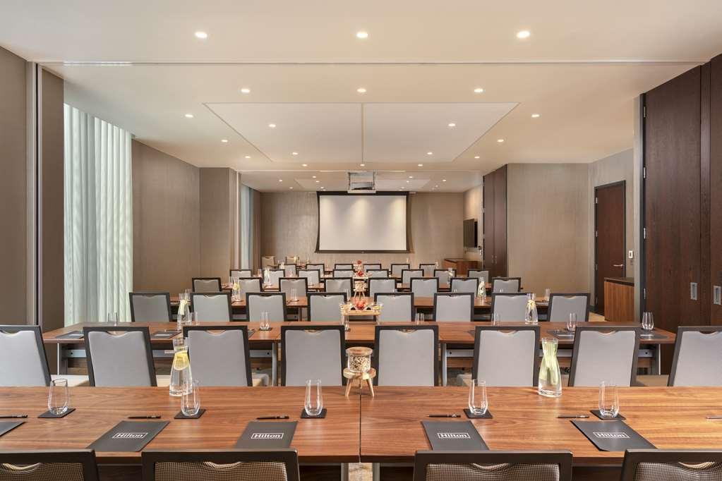 ホテル Hilton ウォーキング 設備 写真
