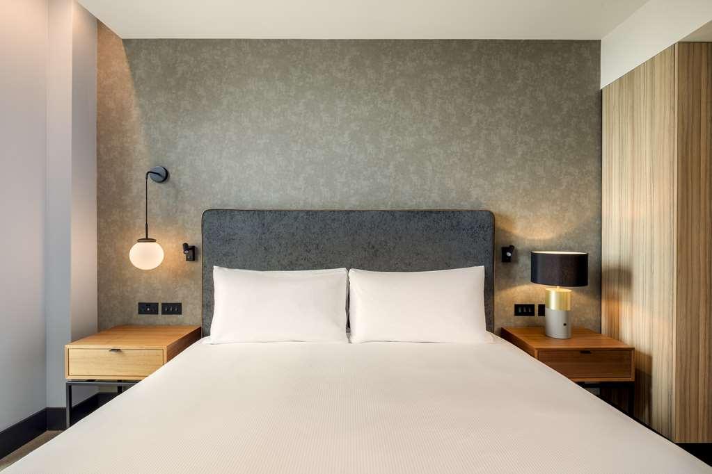 ホテル Hilton ウォーキング 部屋 写真