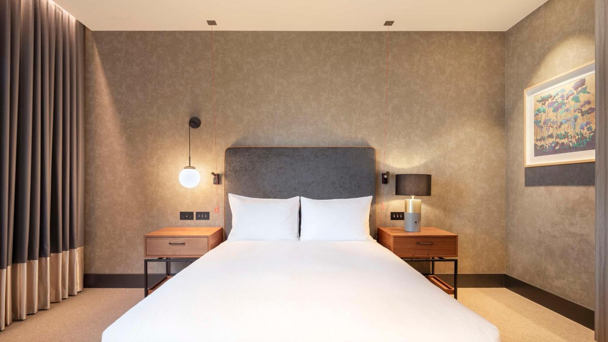 ホテル Hilton ウォーキング エクステリア 写真