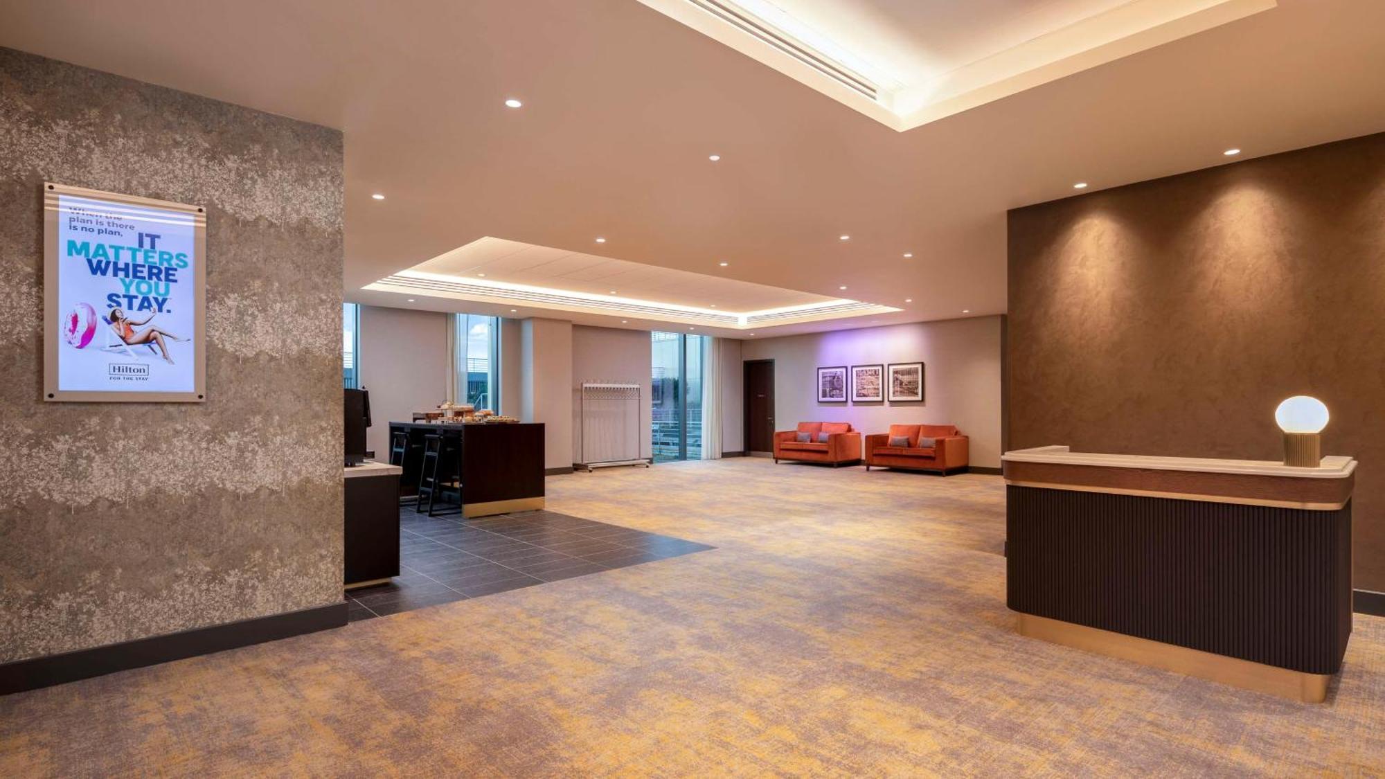 ホテル Hilton ウォーキング エクステリア 写真
